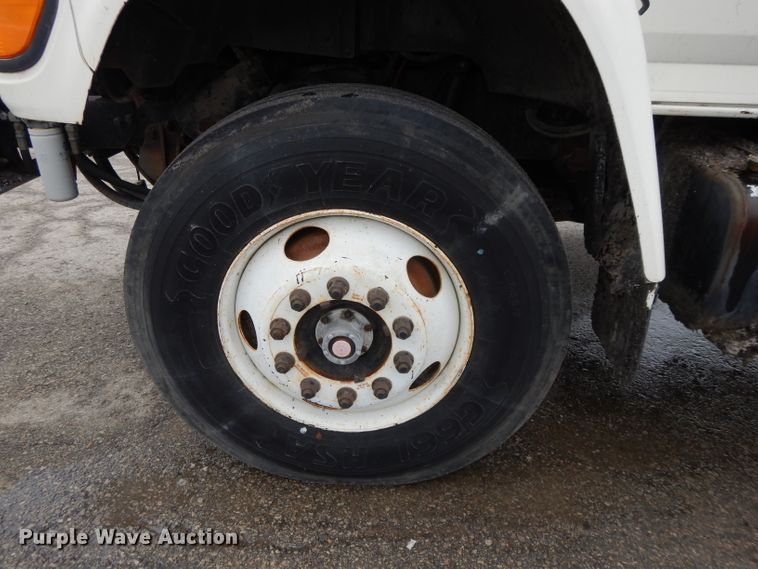 image for item DL2513 1997 Ford F800  oil distributor truck