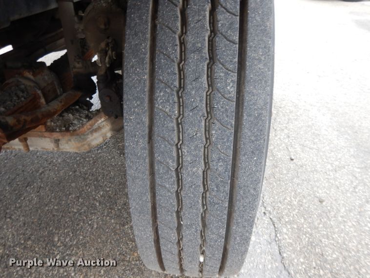 image for item DL2513 1997 Ford F800  oil distributor truck