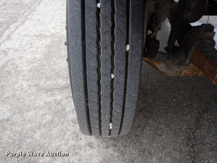 image for item DL2513 1997 Ford F800  oil distributor truck