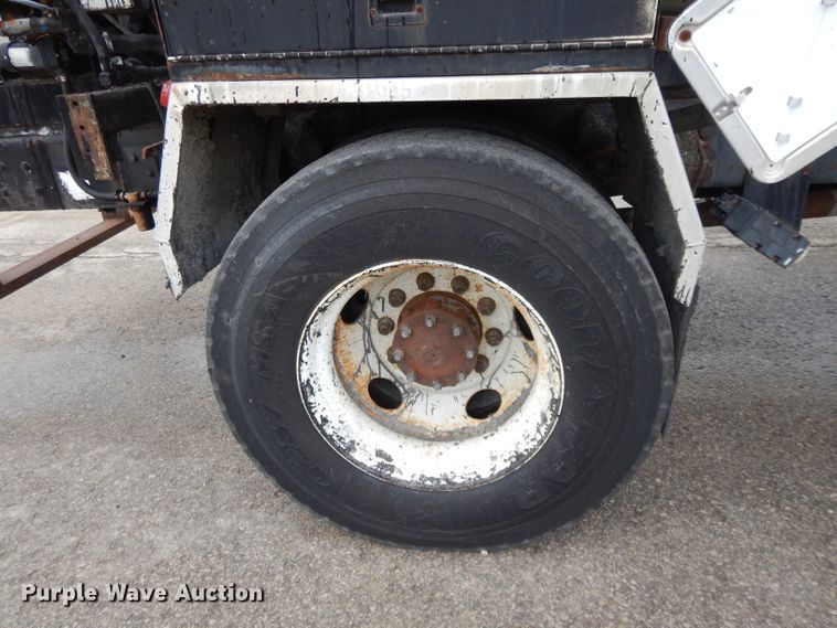 image for item DL2513 1997 Ford F800  oil distributor truck