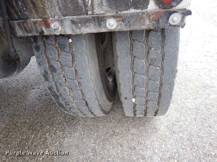 image for item DL2513 1997 Ford F800  oil distributor truck