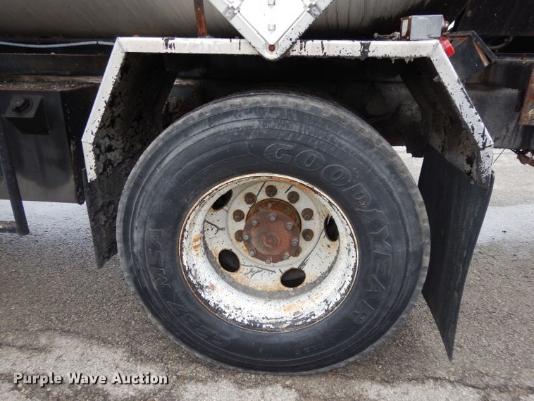 image for item DL2513 1997 Ford F800  oil distributor truck