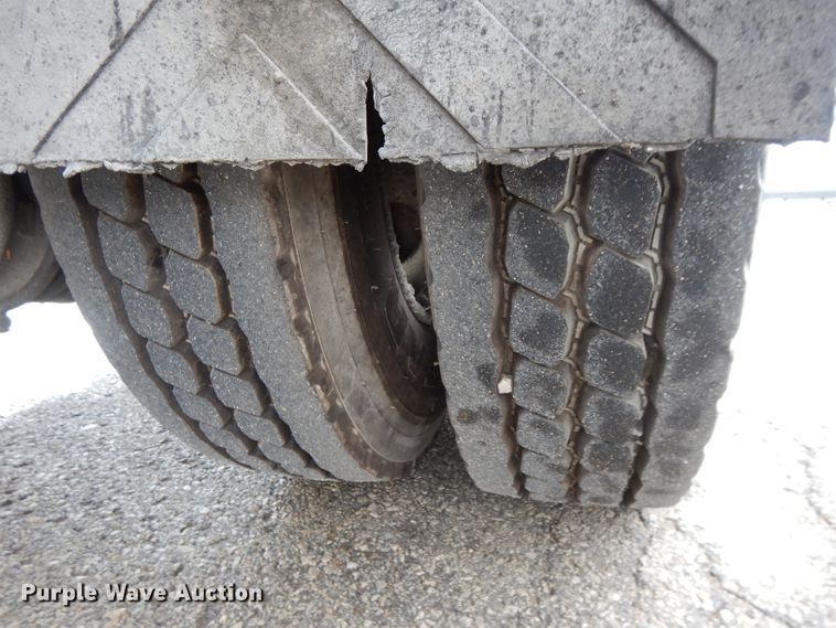 image for item DL2513 1997 Ford F800  oil distributor truck