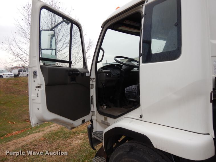 image for item DL2517 2010 Nissan UD3300  street sweeper truck