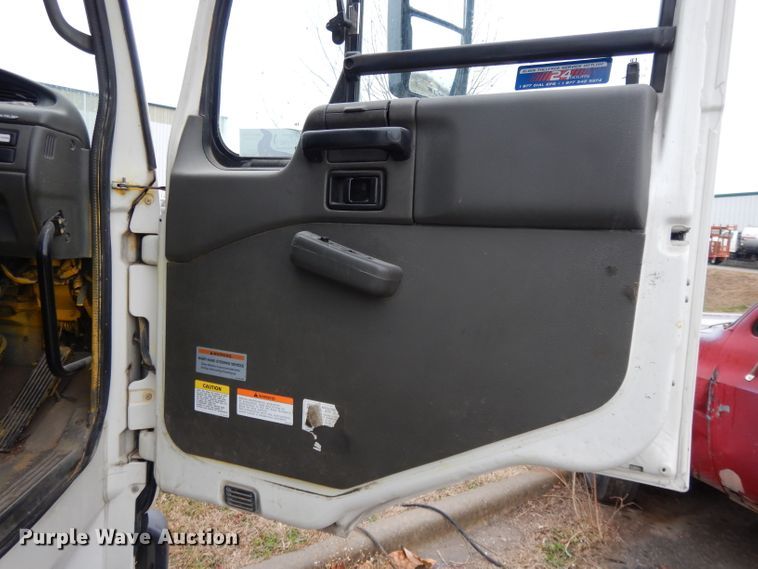 image for item DL2517 2010 Nissan UD3300  street sweeper truck