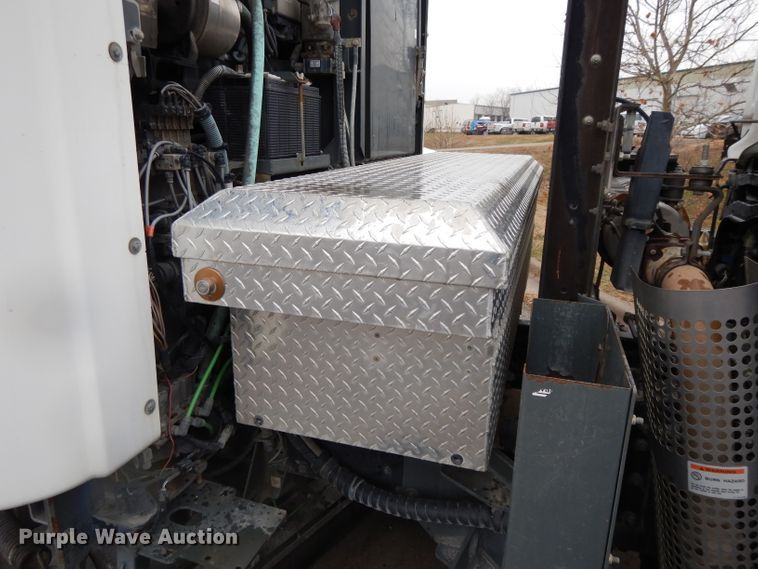 image for item DL2517 2010 Nissan UD3300  street sweeper truck