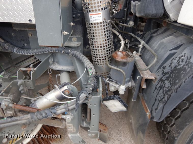 image for item DL2517 2010 Nissan UD3300  street sweeper truck