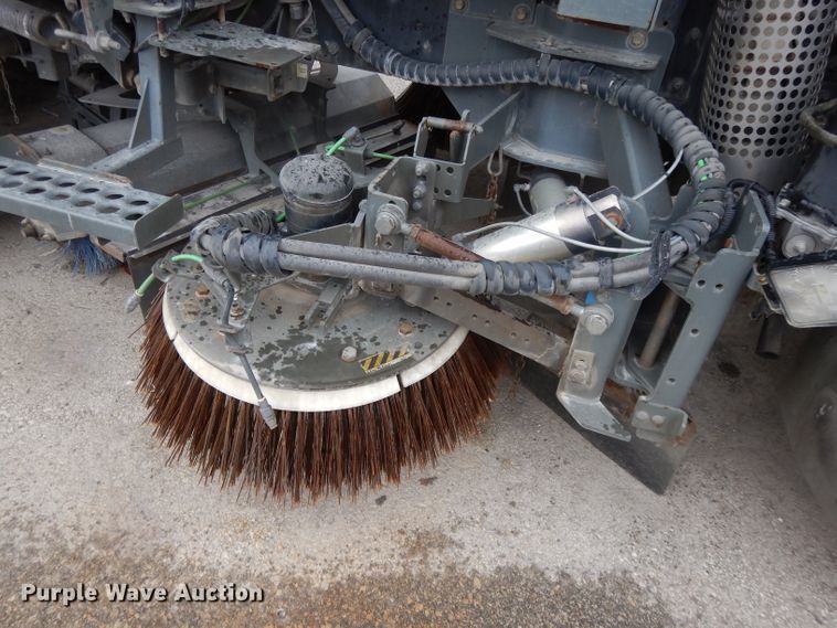 image for item DL2517 2010 Nissan UD3300  street sweeper truck