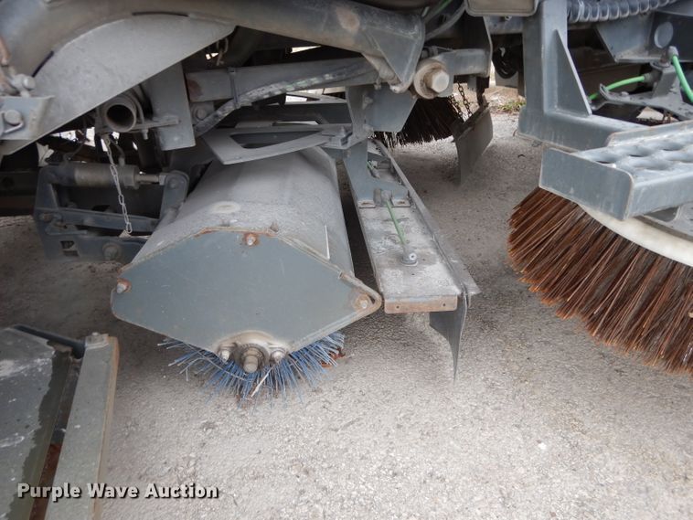 image for item DL2517 2010 Nissan UD3300  street sweeper truck