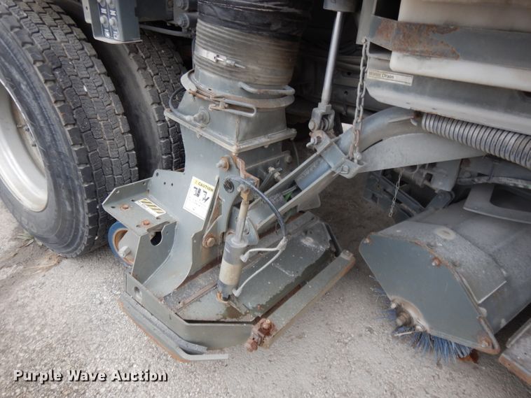 image for item DL2517 2010 Nissan UD3300  street sweeper truck