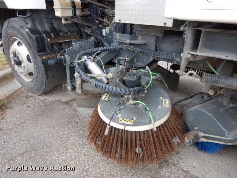 image for item DL2517 2010 Nissan UD3300  street sweeper truck