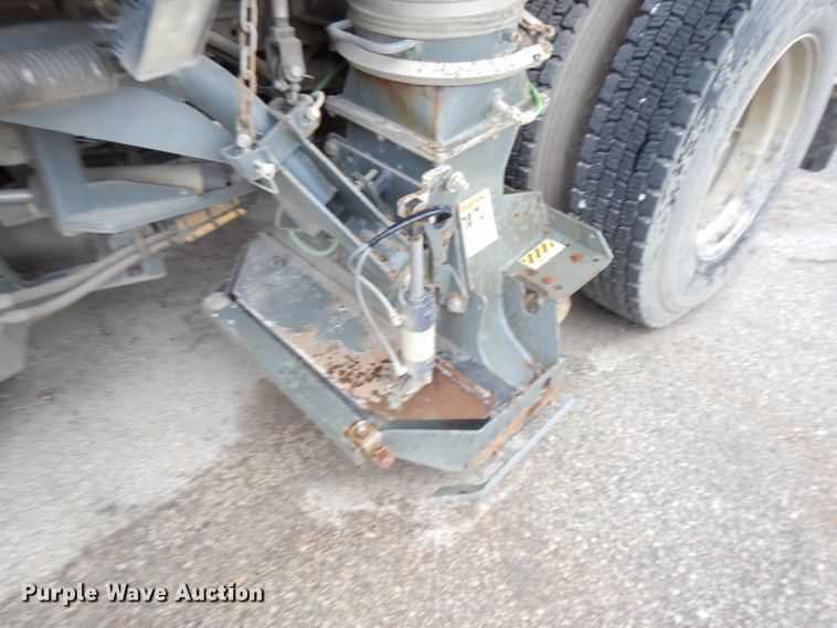 image for item DL2517 2010 Nissan UD3300  street sweeper truck