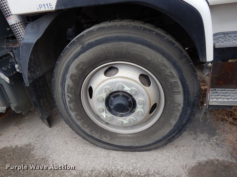 image for item DL2517 2010 Nissan UD3300  street sweeper truck