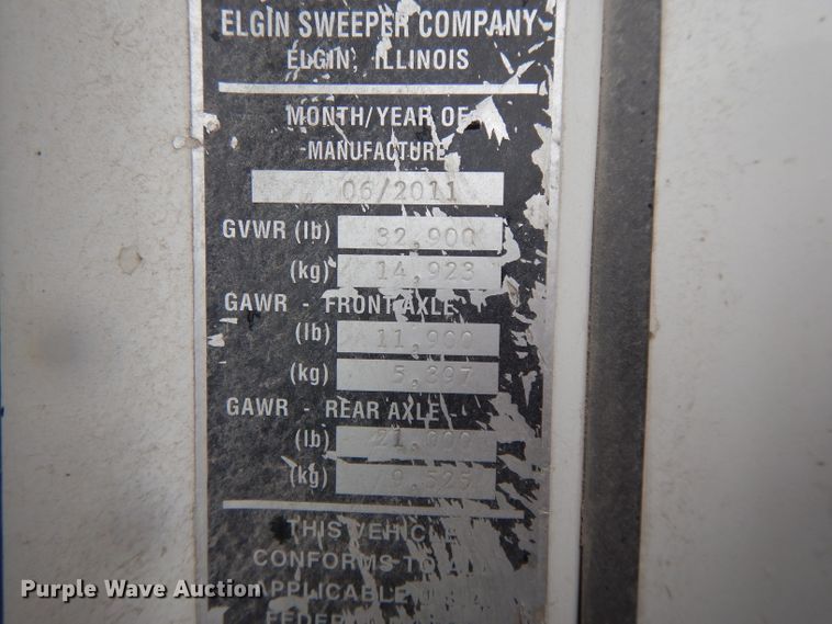 image for item DL2517 2010 Nissan UD3300  street sweeper truck