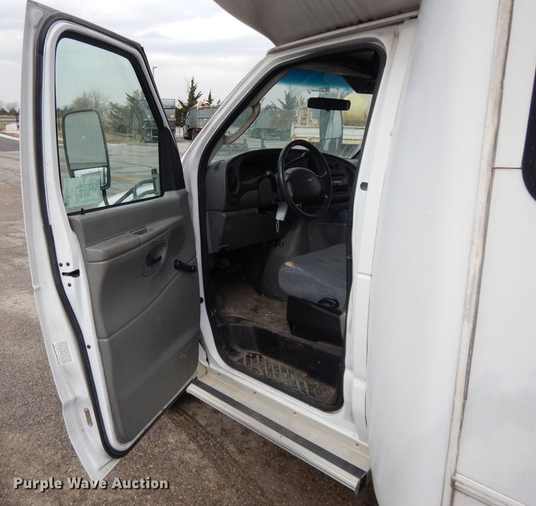 image for item DL2518 2007 Ford E450  shuttle bus