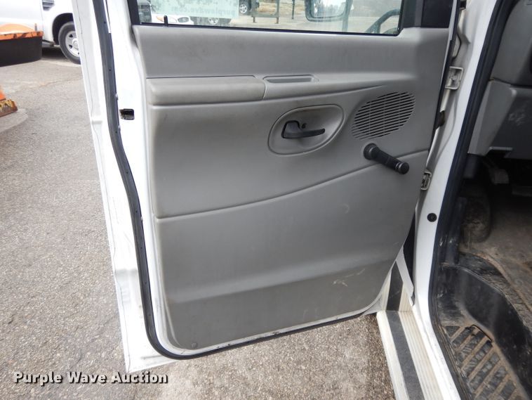 image for item DL2518 2007 Ford E450  shuttle bus