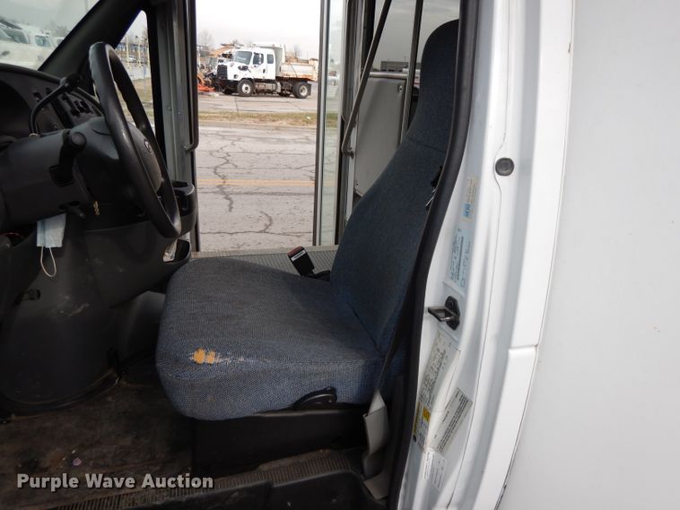 image for item DL2518 2007 Ford E450  shuttle bus