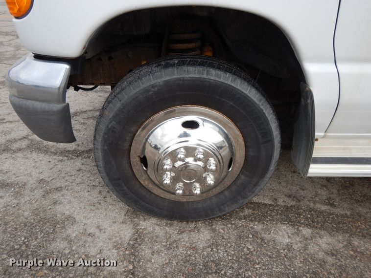 image for item DL2518 2007 Ford E450  shuttle bus