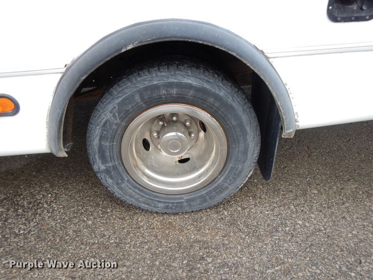 image for item DL2518 2007 Ford E450  shuttle bus