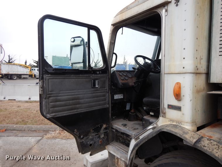 image for item DL2519 2012 Peterbilt PB320  refuse truck