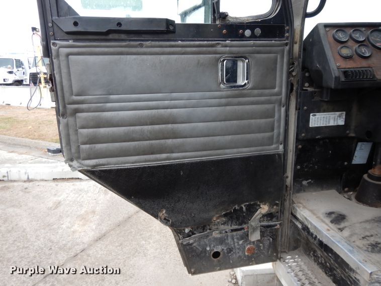 image for item DL2519 2012 Peterbilt PB320  refuse truck