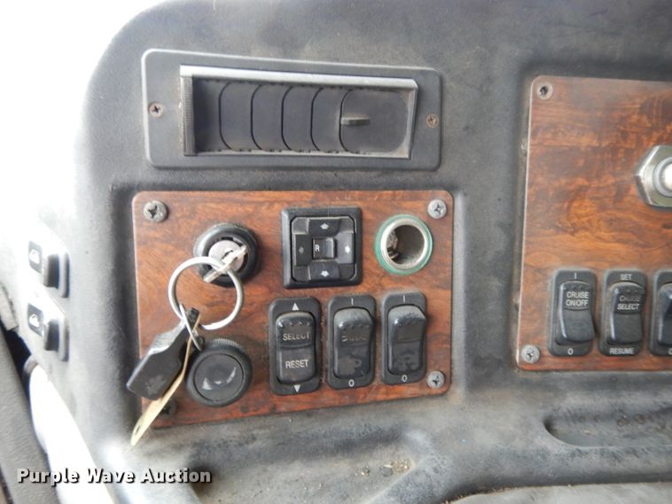 image for item DL2519 2012 Peterbilt PB320  refuse truck