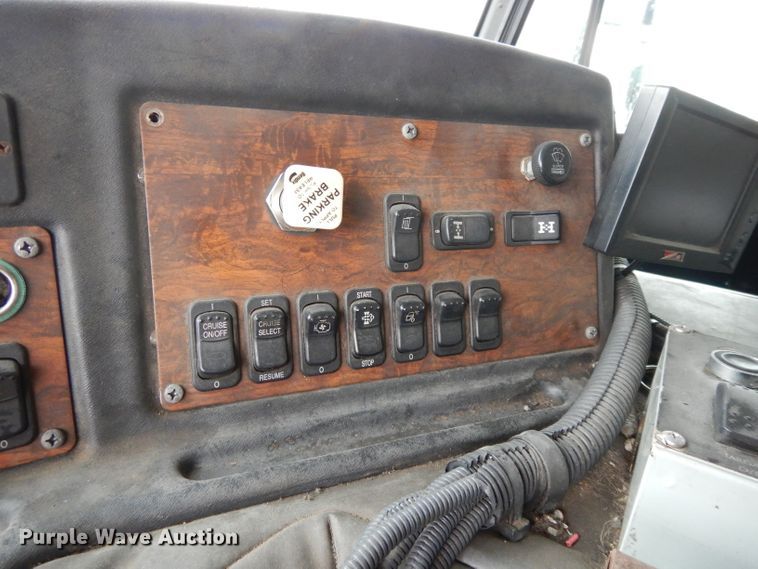 image for item DL2519 2012 Peterbilt PB320  refuse truck