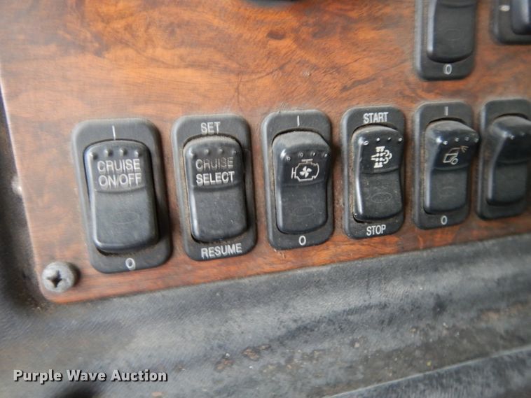 image for item DL2519 2012 Peterbilt PB320  refuse truck