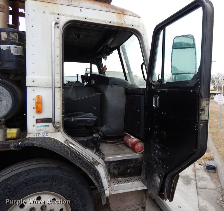 image for item DL2519 2012 Peterbilt PB320  refuse truck
