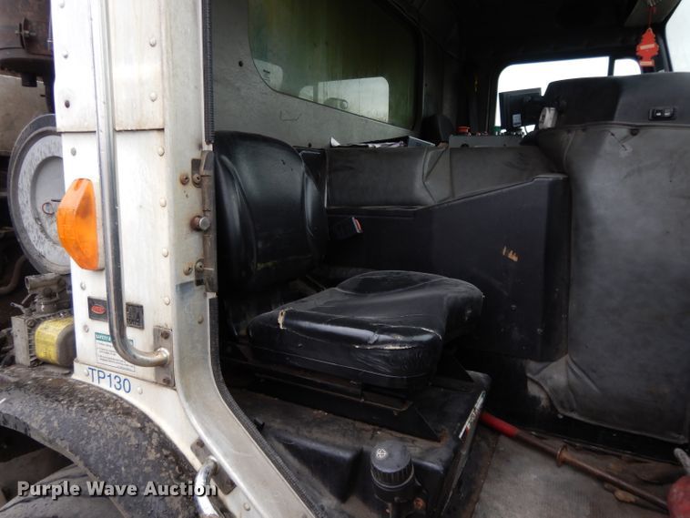 image for item DL2519 2012 Peterbilt PB320  refuse truck