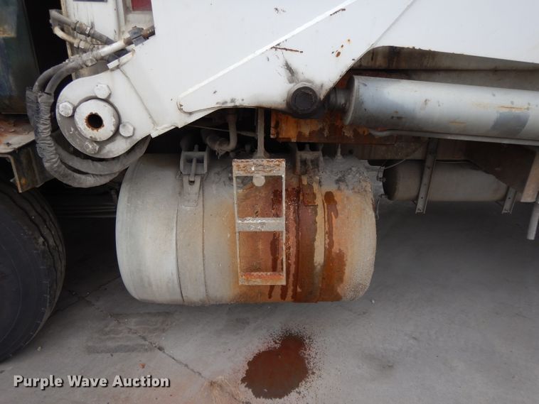 image for item DL2519 2012 Peterbilt PB320  refuse truck