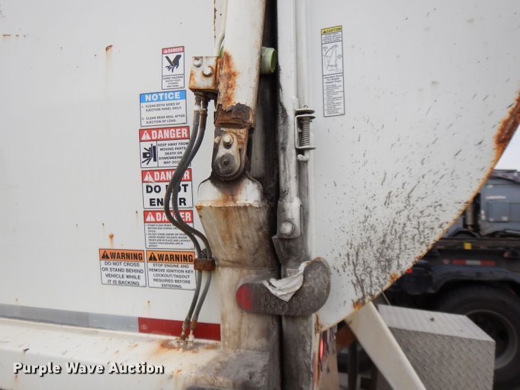 image for item DL2519 2012 Peterbilt PB320  refuse truck