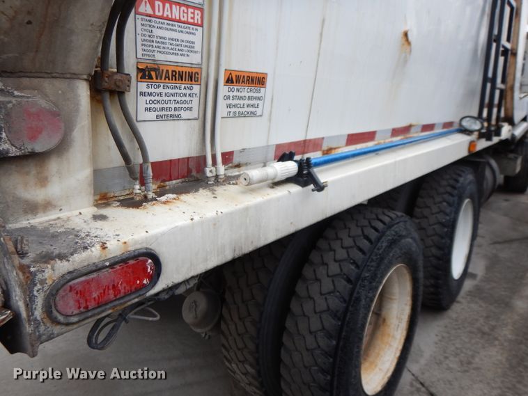 image for item DL2519 2012 Peterbilt PB320  refuse truck