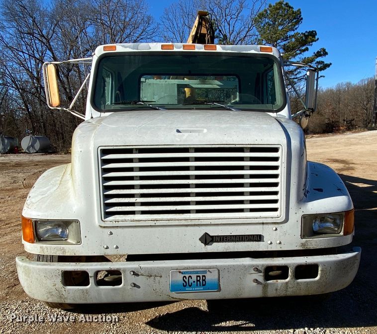 image for item EL9629 1999 International 4700  bucket truck