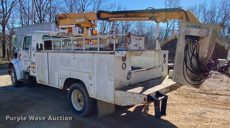 image for item EL9629 1999 International 4700  bucket truck
