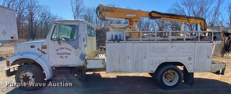 image for item EL9629 1999 International 4700  bucket truck