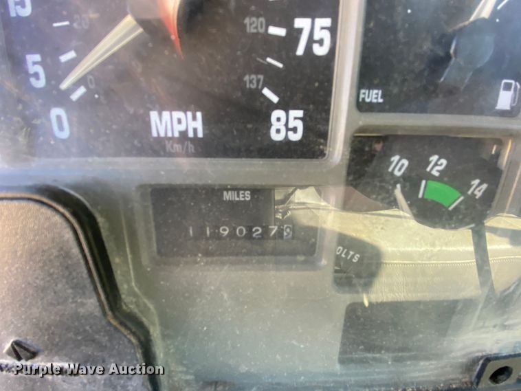 image for item EL9629 1999 International 4700  bucket truck