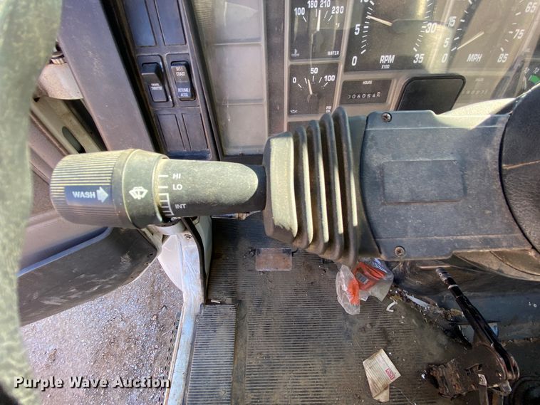 image for item EL9629 1999 International 4700  bucket truck