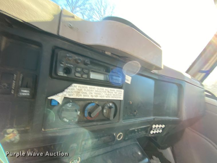 image for item EL9629 1999 International 4700  bucket truck