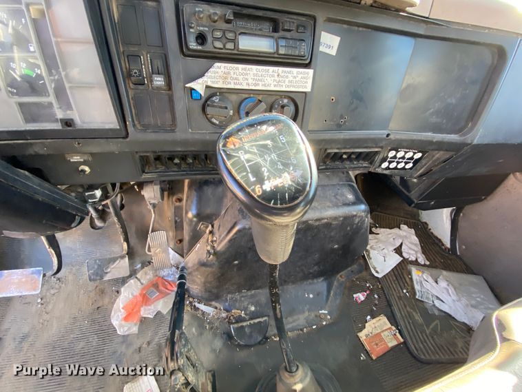 image for item EL9629 1999 International 4700  bucket truck