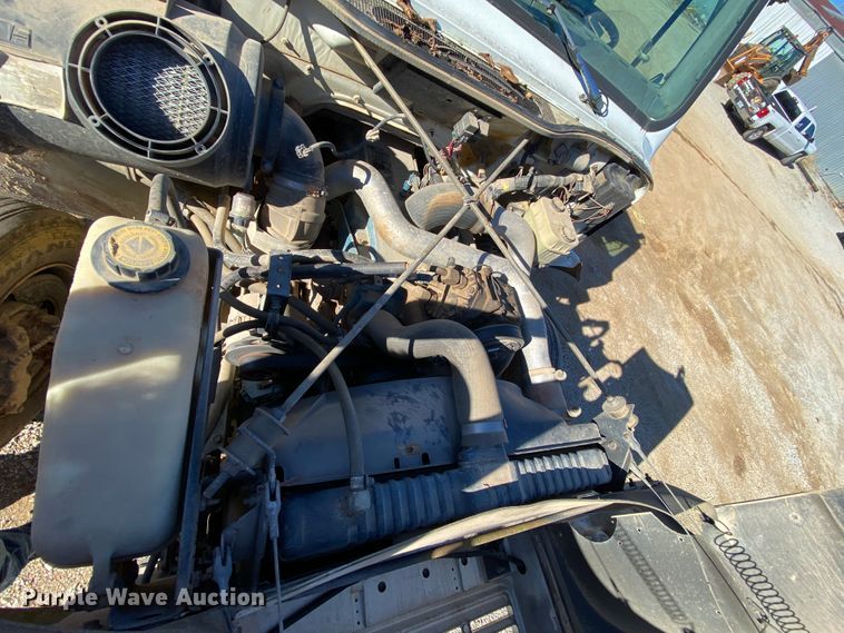 image for item EL9629 1999 International 4700  bucket truck