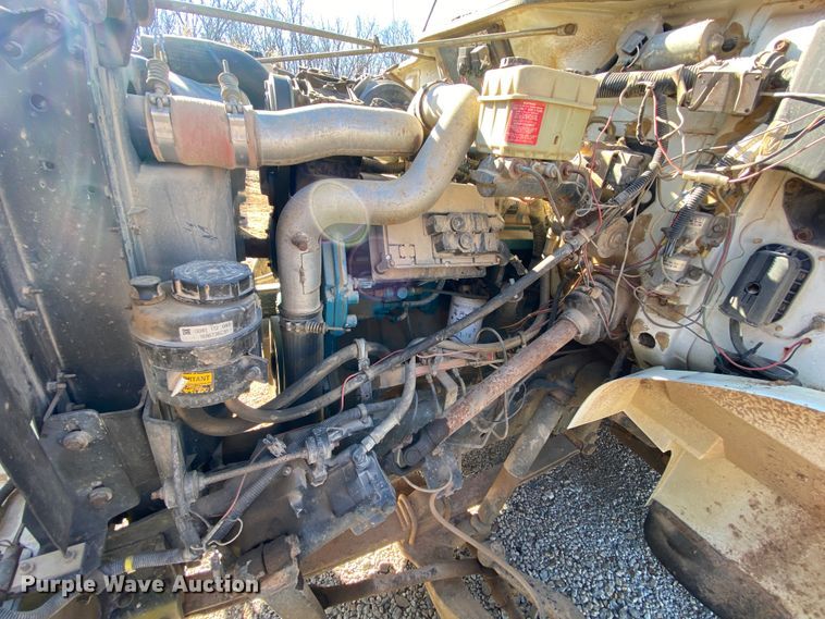 image for item EL9629 1999 International 4700  bucket truck