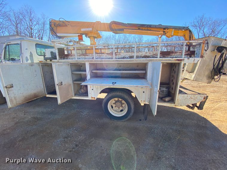 image for item EL9629 1999 International 4700  bucket truck