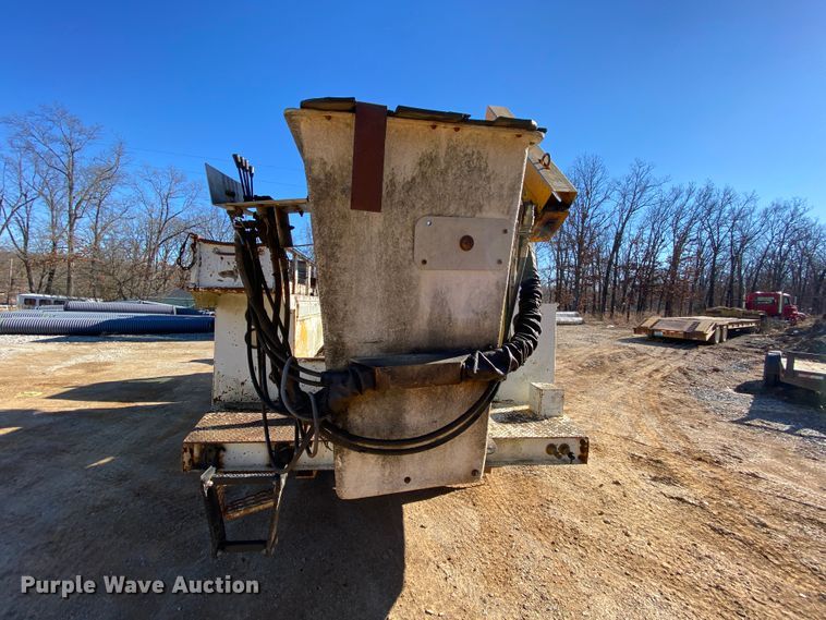 image for item EL9629 1999 International 4700  bucket truck