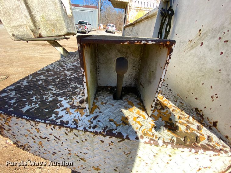 image for item EL9629 1999 International 4700  bucket truck