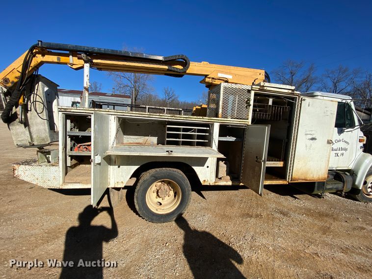 image for item EL9629 1999 International 4700  bucket truck