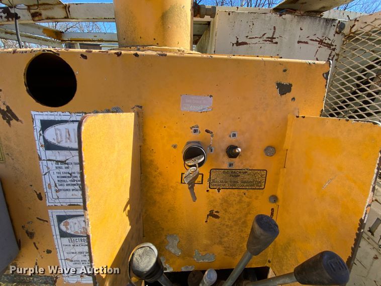 image for item EL9629 1999 International 4700  bucket truck