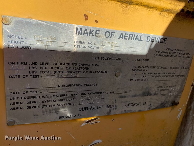 image for item EL9629 1999 International 4700  bucket truck