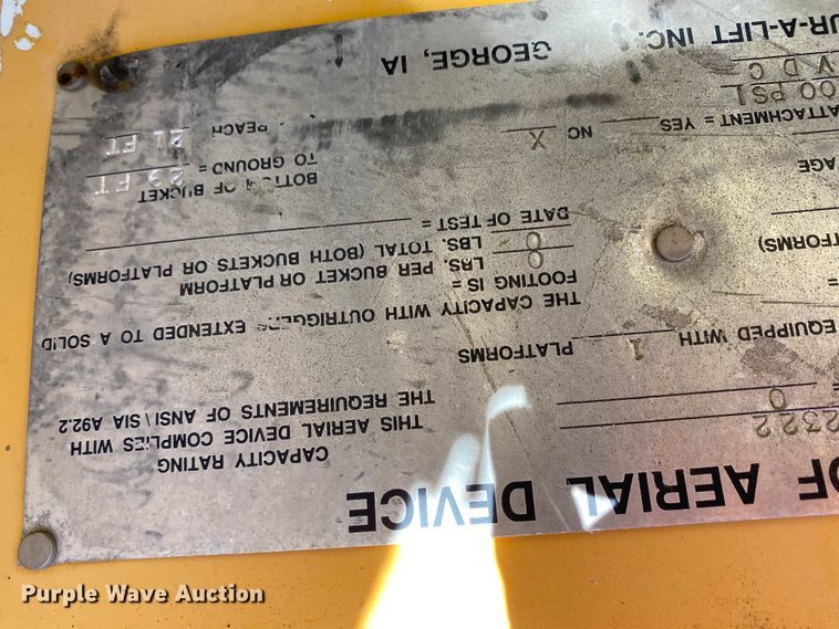 image for item EL9629 1999 International 4700  bucket truck