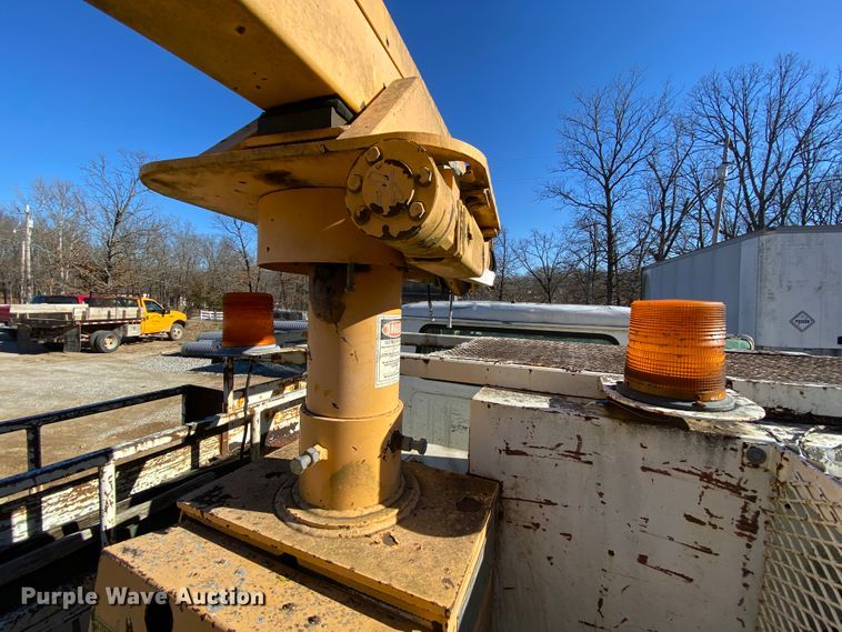 image for item EL9629 1999 International 4700  bucket truck